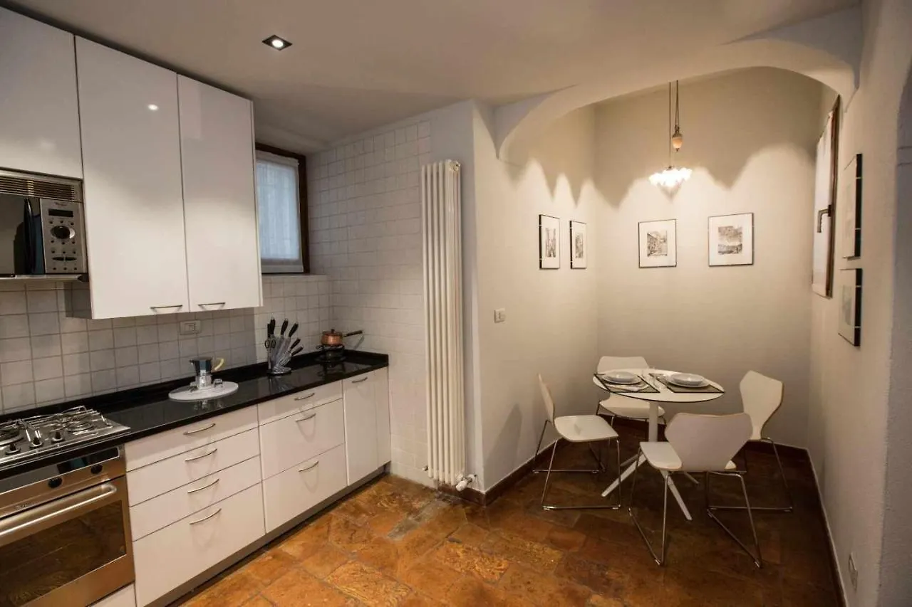 Historical Apartment In The Center Of Gravedona - Larihome A02