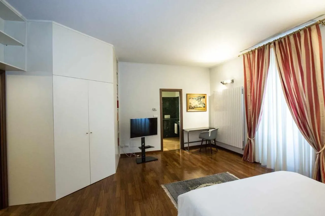 Historical Apartment In The Center Of Gravedona - Larihome A02