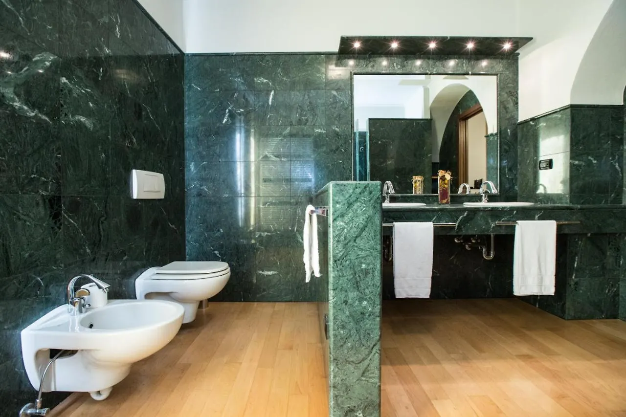 Historical Apartment In The Center Of Gravedona - Larihome A02