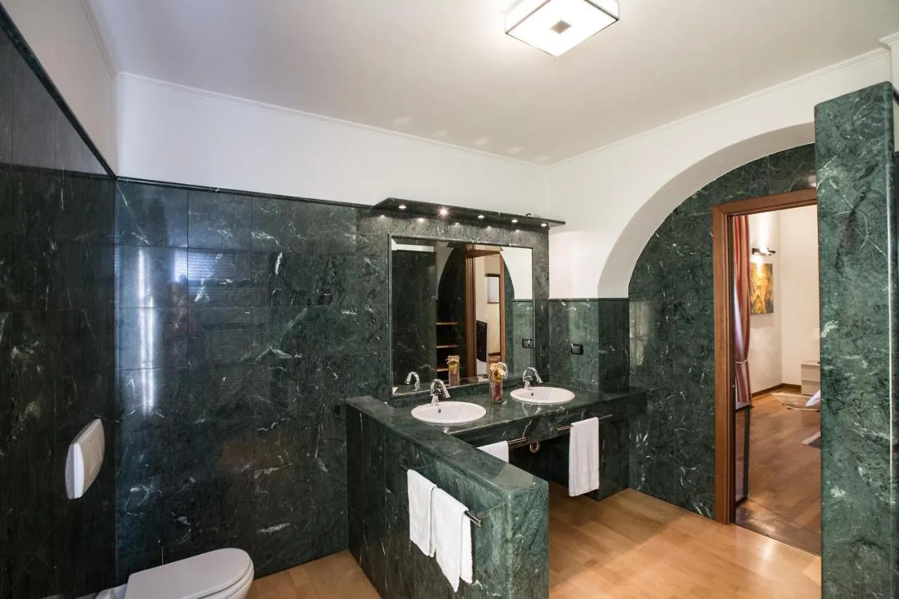 Historical Apartment In The Center Of Gravedona - Larihome A02